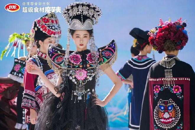 烊千玺蒙牛贴脸玩梗“慌不慌”一周案例不朽情缘游戏网站登录淘宝天猫官宣易(图13)